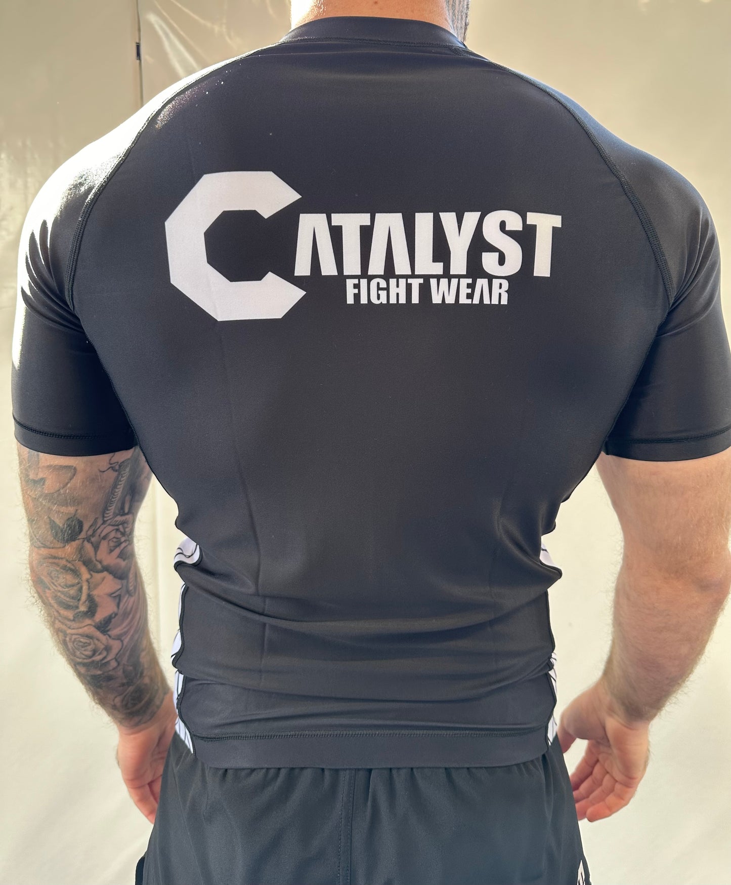 Outwork rashgaurd - Black & White