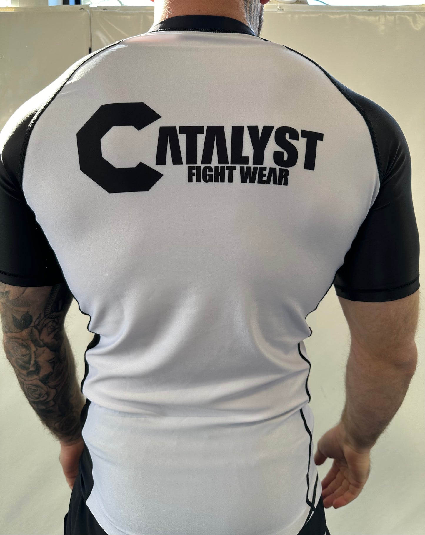 Conquer rashgaurd - Black and White