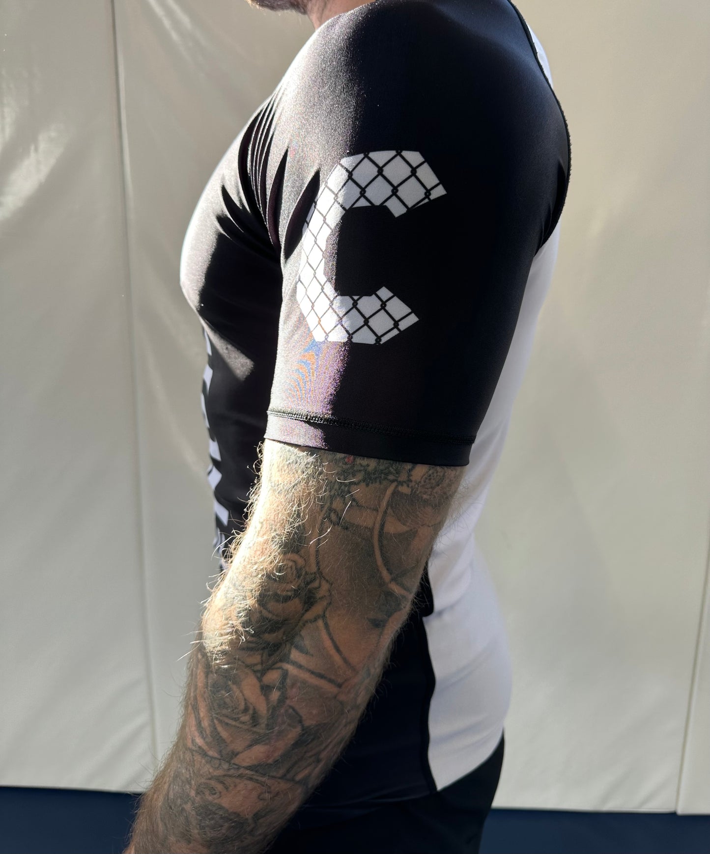 Conquer rashgaurd - Black and White