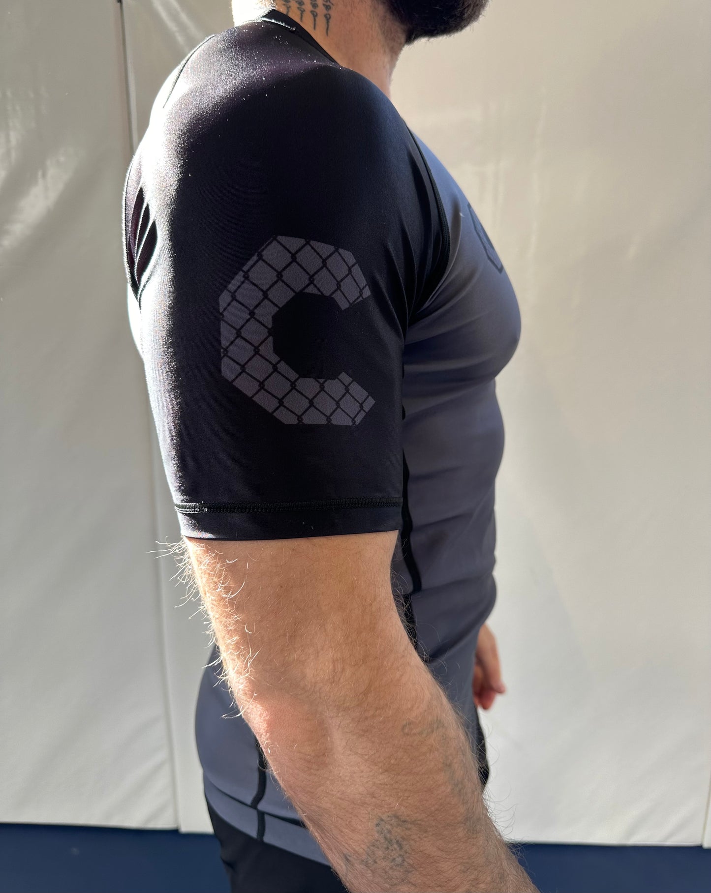 Conquer rashgaurd - Black & Grey