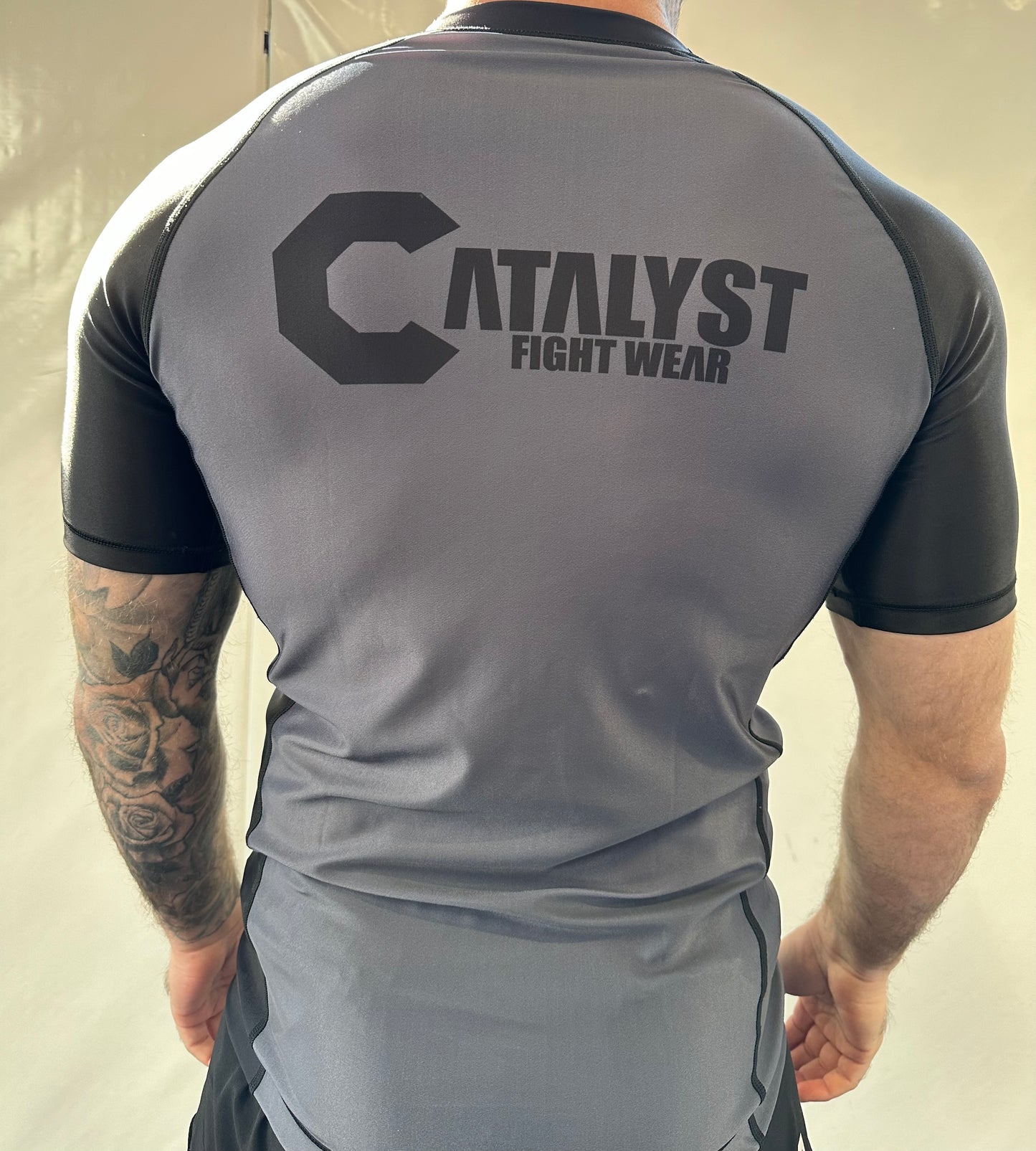 Conquer rashgaurd - Black & Grey