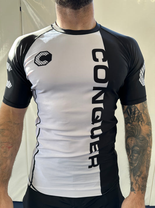 Conquer rashgaurd - Black and White